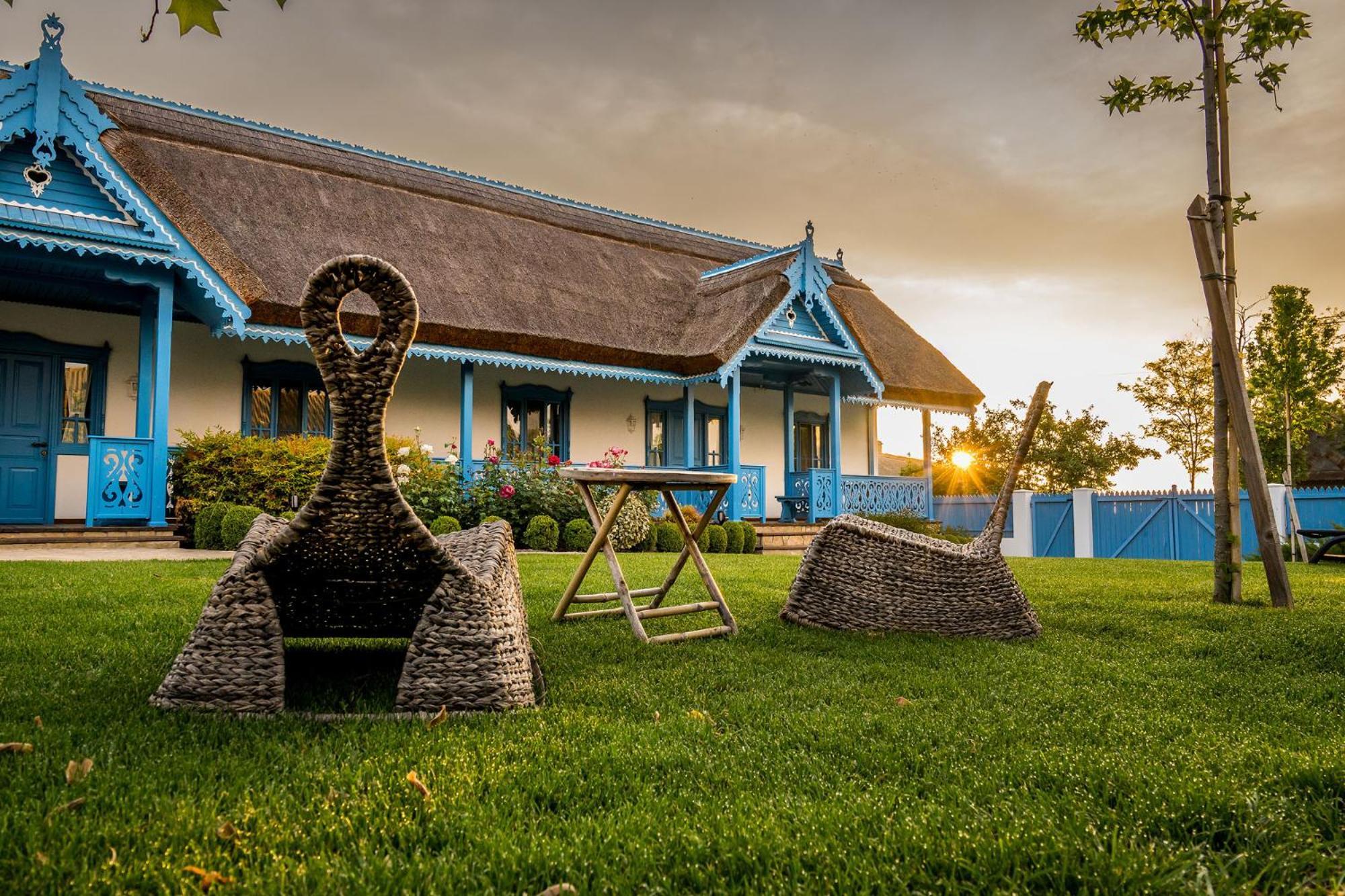 Отель Casa Filip Din Sarichioi Экстерьер фото